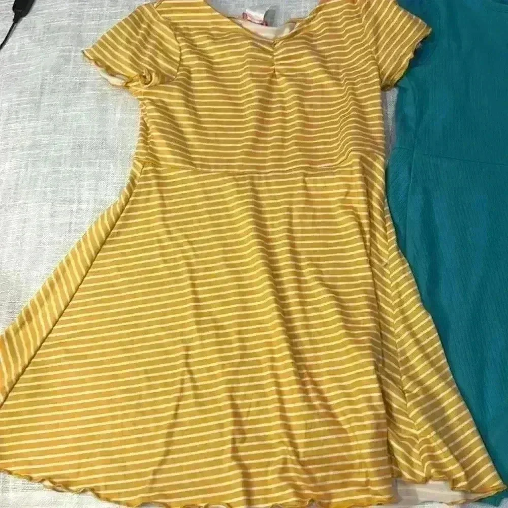 SET OF TWO GIRLS DRESSES IN YELLOW AND TEAL